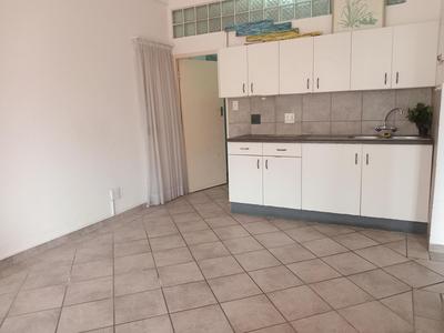 Apartment / Flat For Sale in Margate, Margate